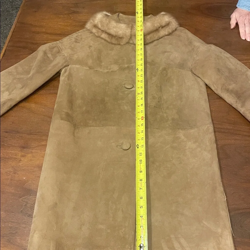 Elegant Tan Suede Coat with Faux Fur Collar - Picture 13 of 16